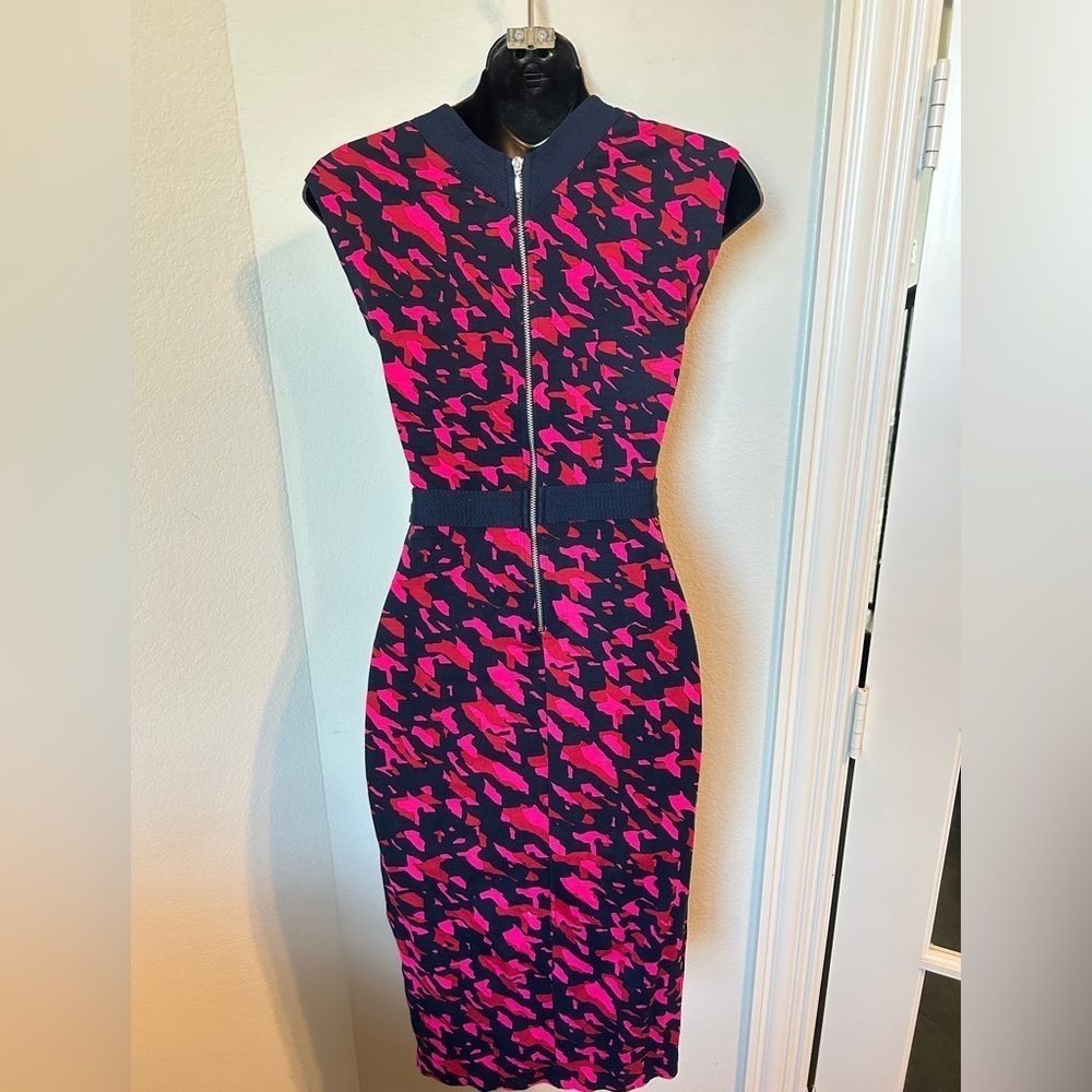 H&m Navy & Pink Camouflage Midi dress, fitted Sz XS, V-neck sleeveless dress - Picture 3 of 5